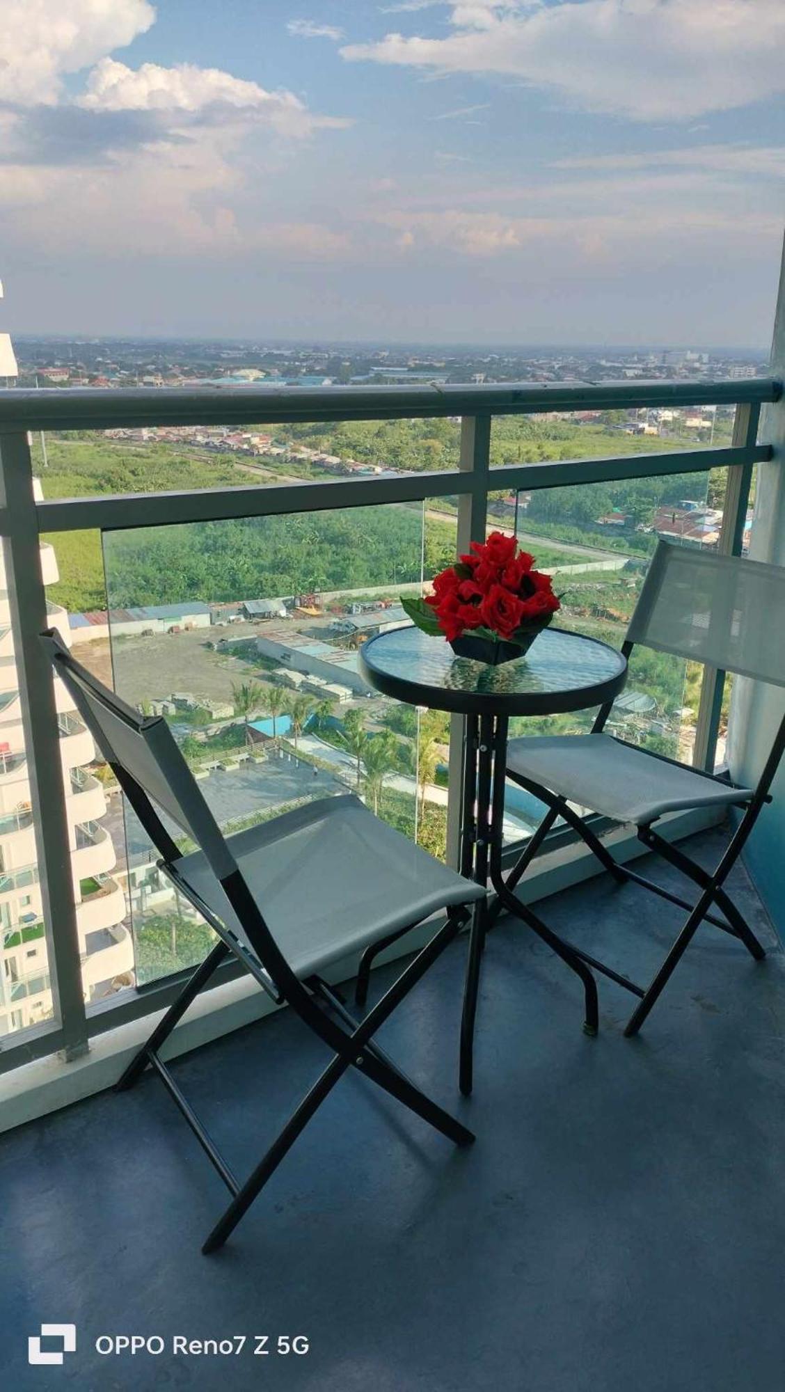 Azure North Studio Units Located In 17Th Floor And Above San Fernando  Eksteriør bilde